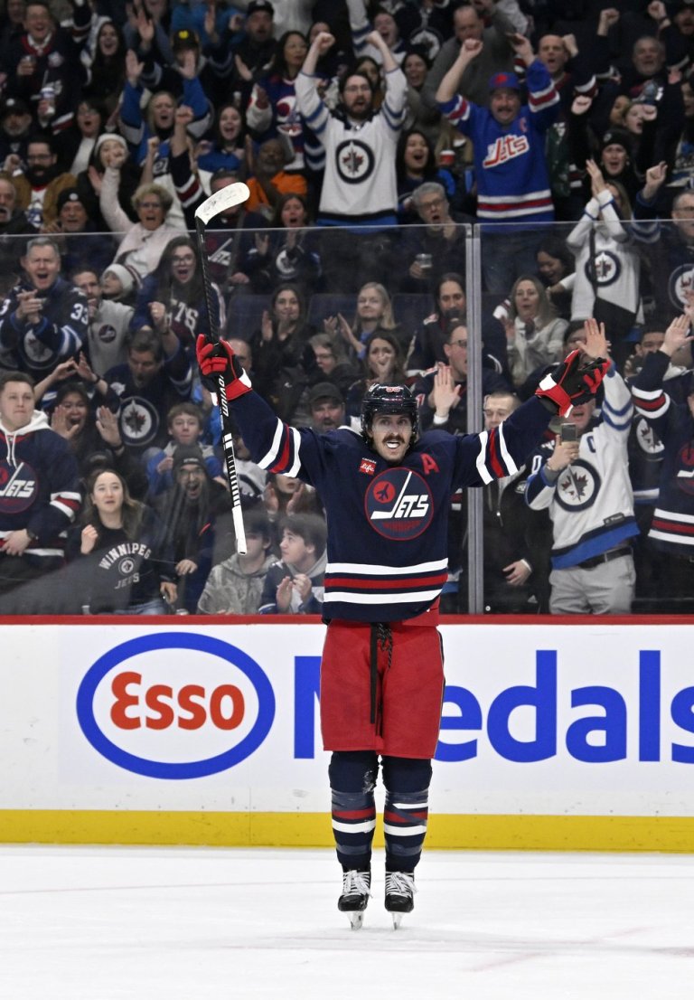 Two-time Olympian Toews says Jets teammate Scheifele should wear Maple Leaf in Milan | iNFOnews.ca