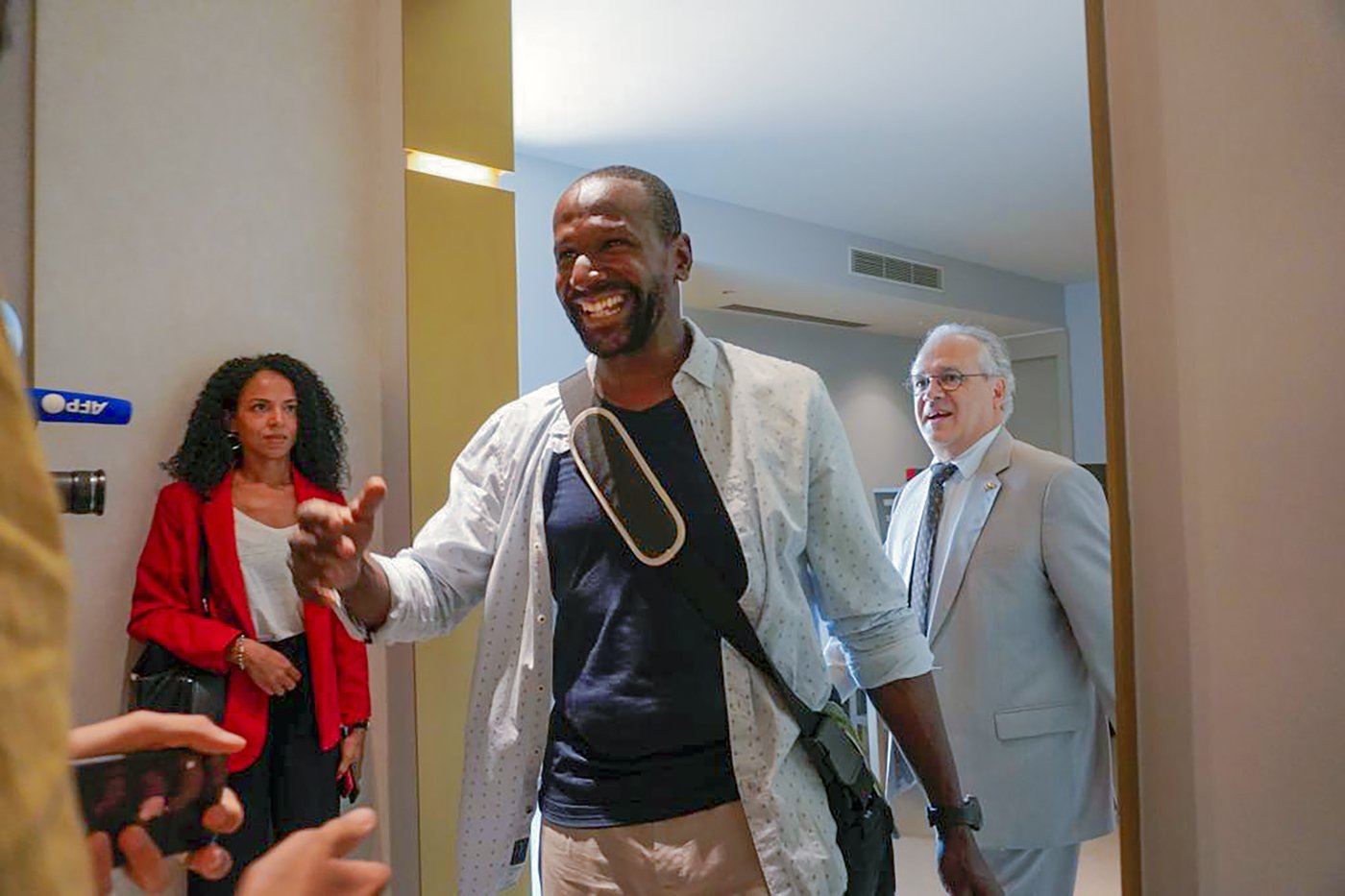 A French journalist recounts 711 days of captivity as a hostage of Islamic extremists in Mali | iNFOnews.ca A French journalist recounts 711 days of captivity as a hostage of Islamic extremists in Mali | iNFOnews.ca