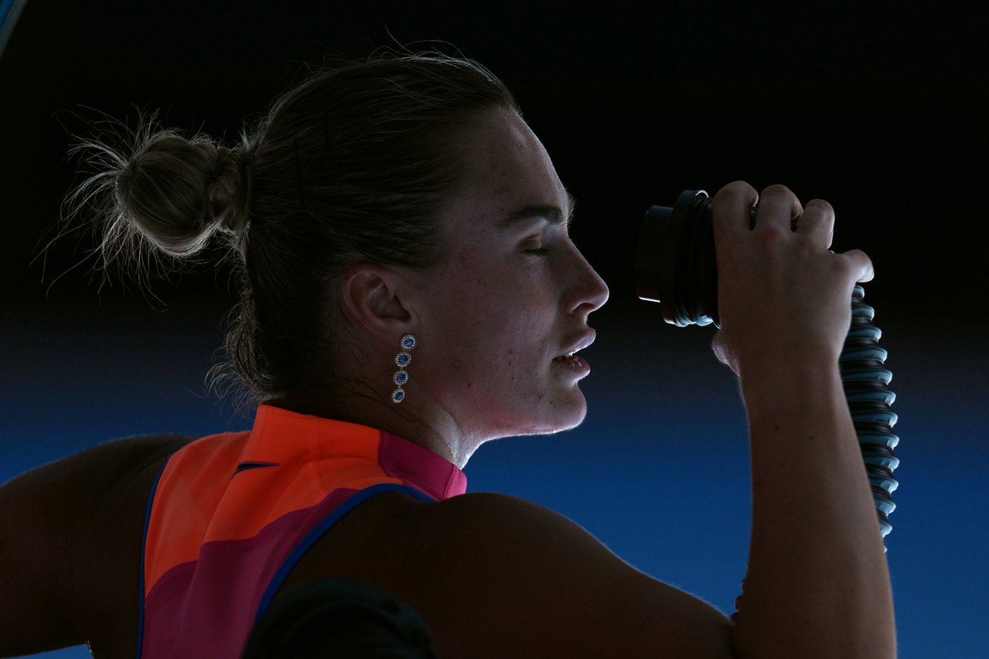 Spectators and players try to cool down during Australian Open heatwave | iNFOnews.ca