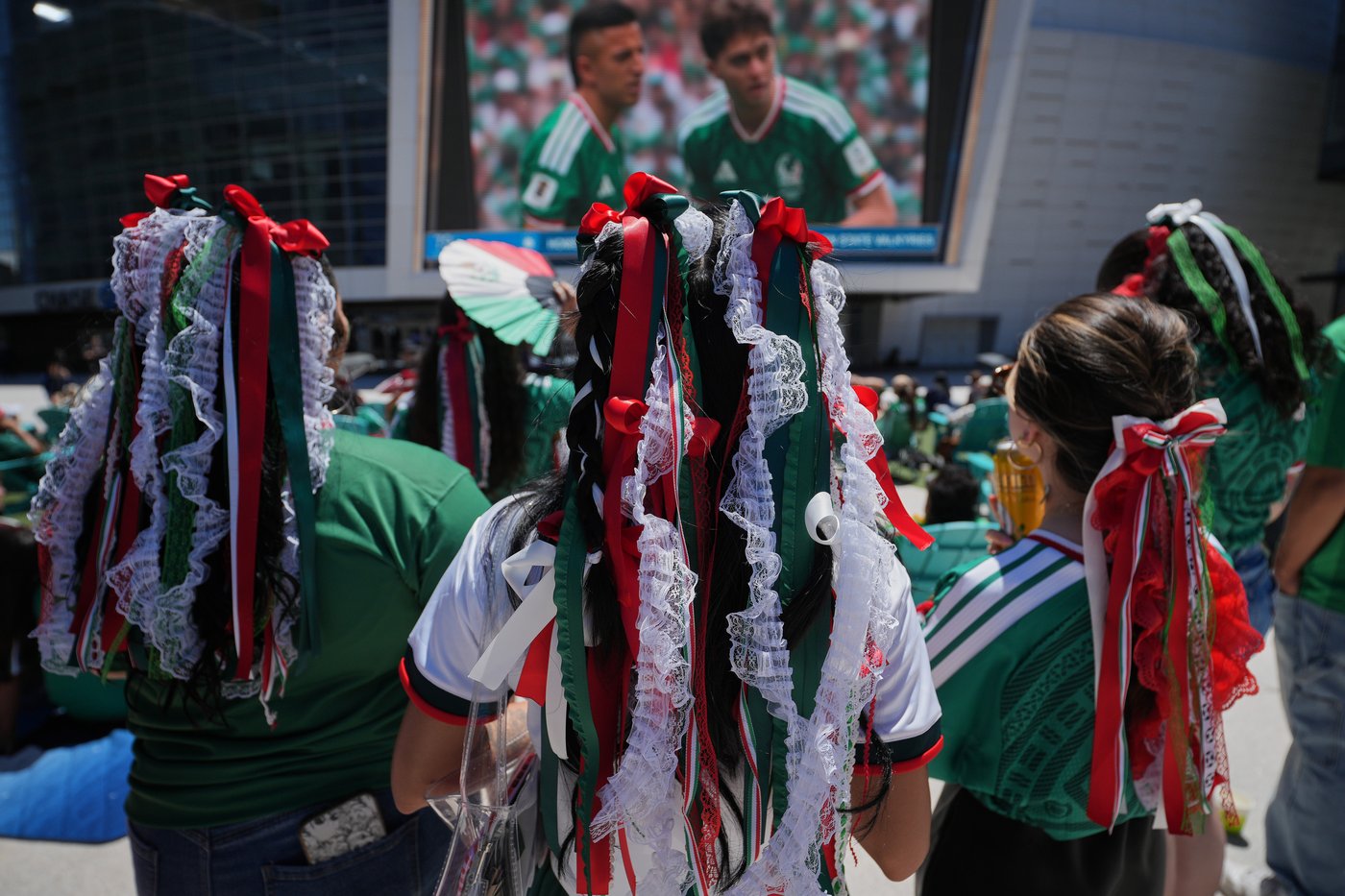 Soccer fans around the world watch the World Cup, in photos | iNFOnews.ca