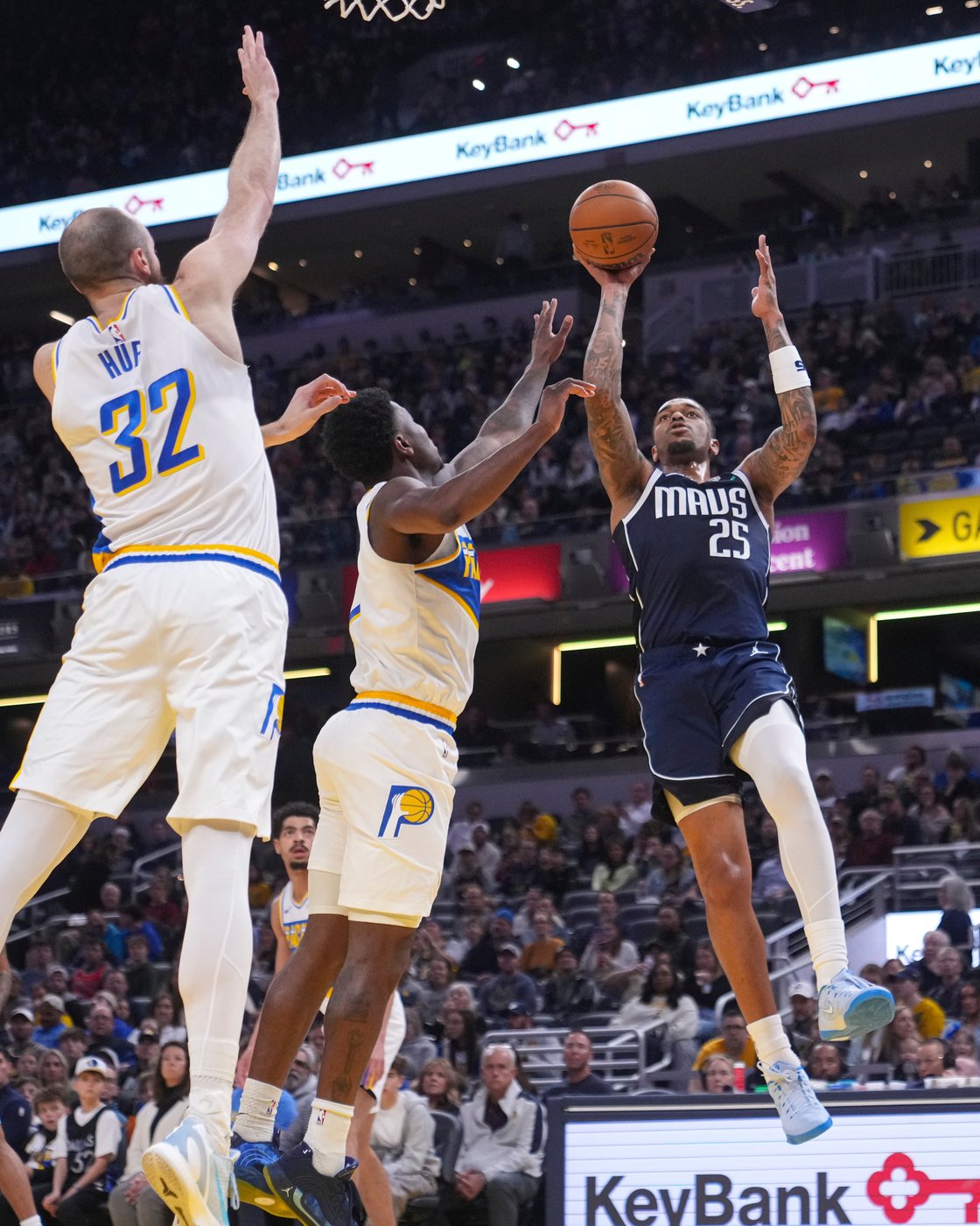 Middleton scores 25 points as Mavericks snap 10-game losing streak with 134-130 win at Indiana | iNFOnews.ca Middleton scores 25 points as Mavericks snap 10-game losing streak with 134-130 win at Indiana | iNFOnews.ca