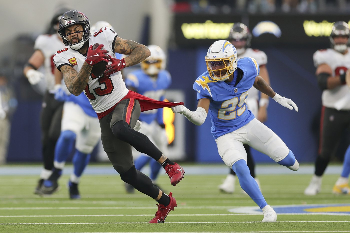 Chargers are reeling after loss to Bucs with important showdown with Broncos on deck | iNFOnews.ca