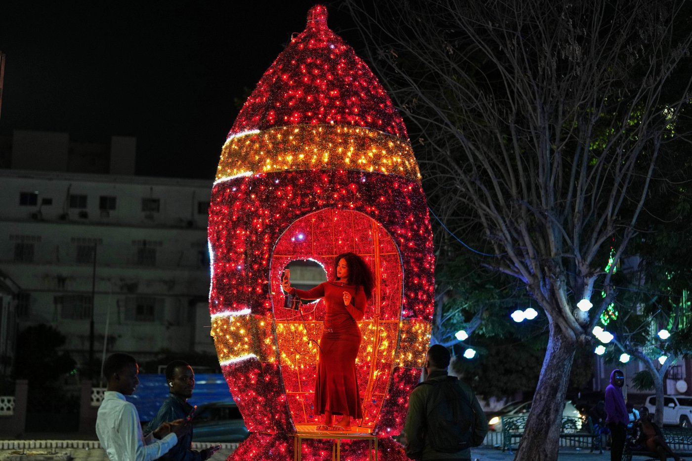 Photos show a world aglow with holiday lights | iNFOnews.ca