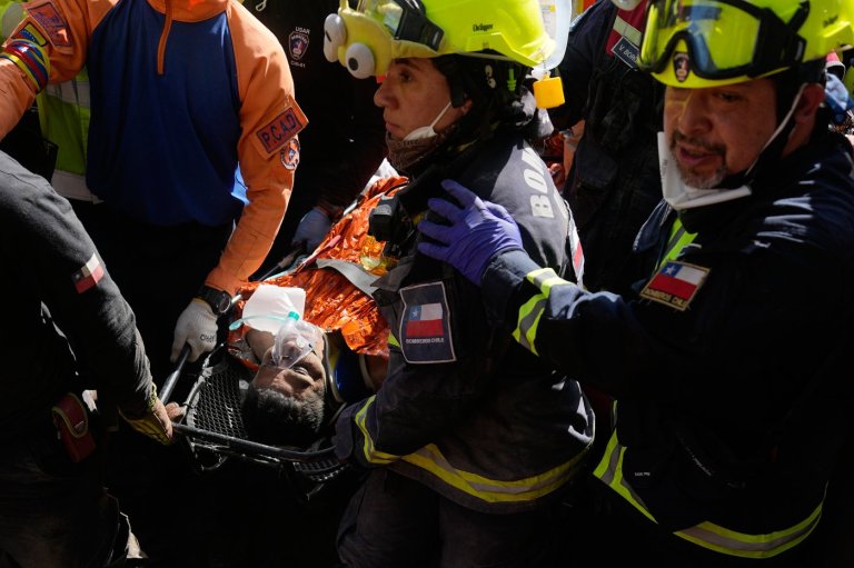 Rescue teams in Venezuela cling to hope as US rebuffs criticisms of government earthquake response | iNFOnews.ca