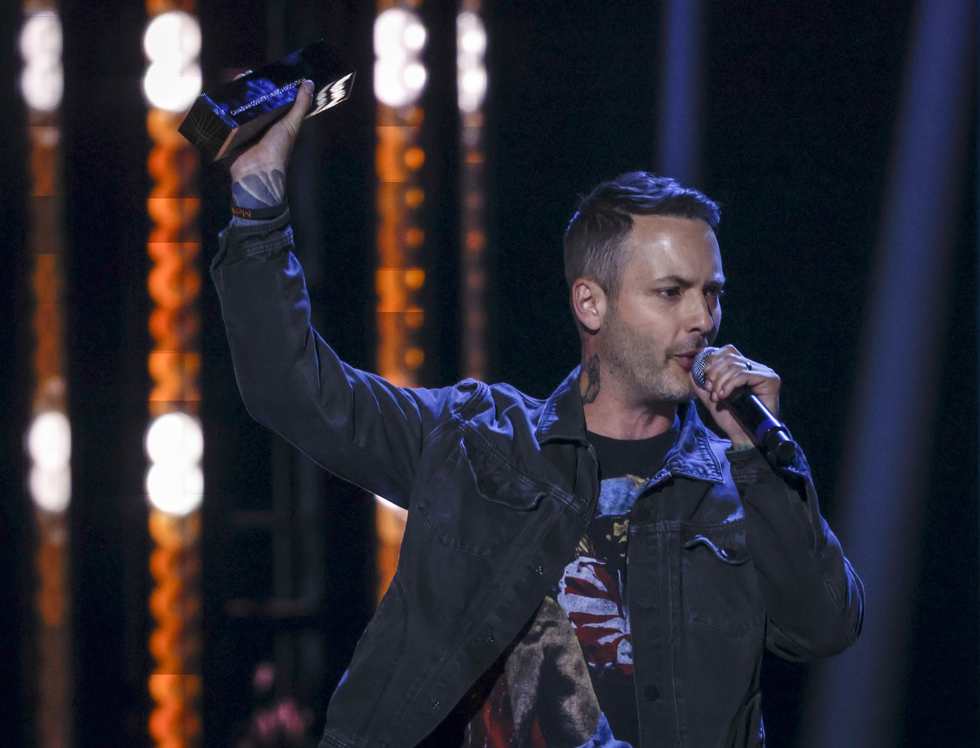 Country singer Dallas Smith winks at Trump's annexation threats with 51-date tour | iNFOnews.ca