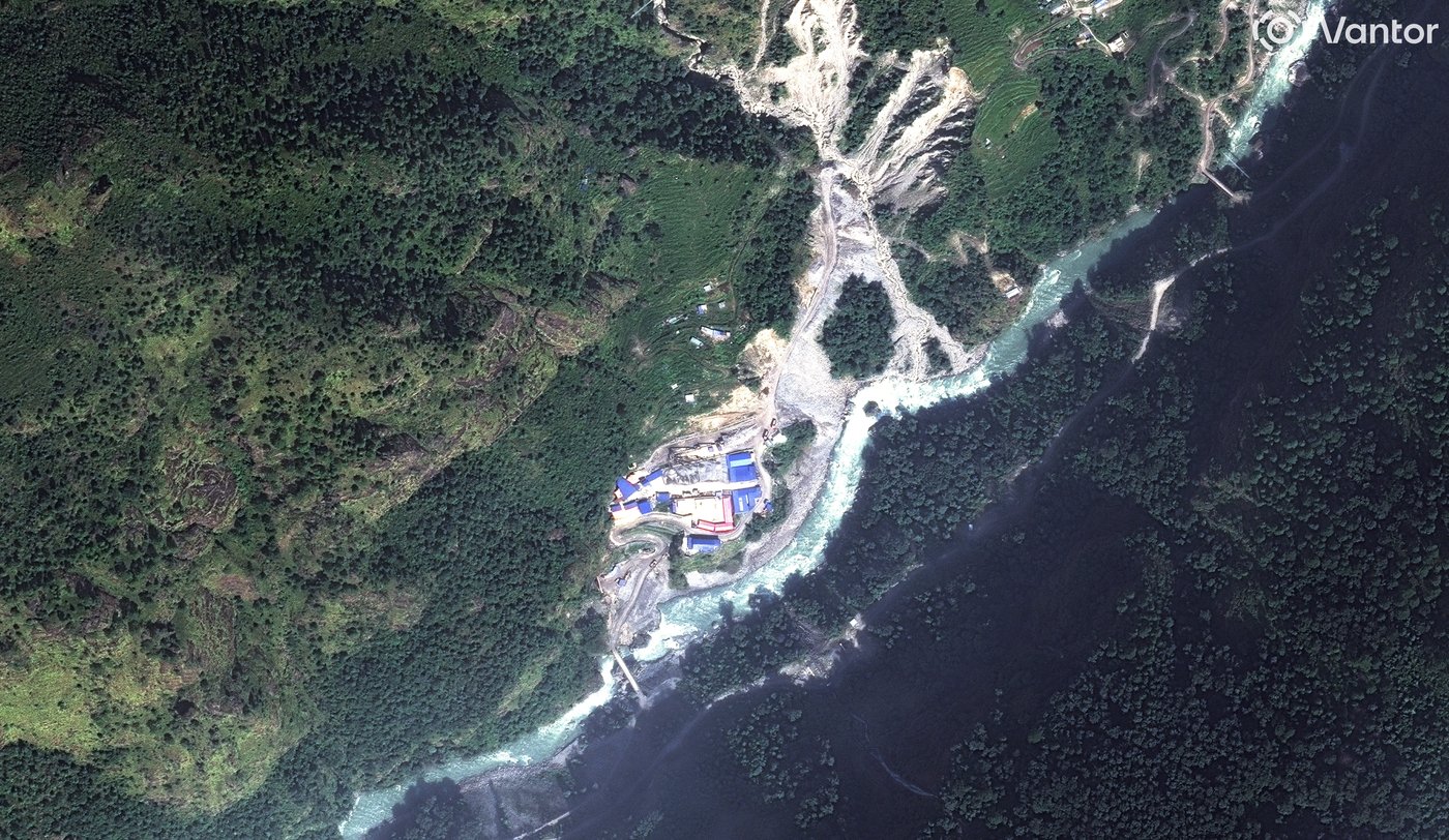 Satellite images show bedrock and glacier collapsed on Nepal-China border, then rivers flooded | iNFOnews.ca
