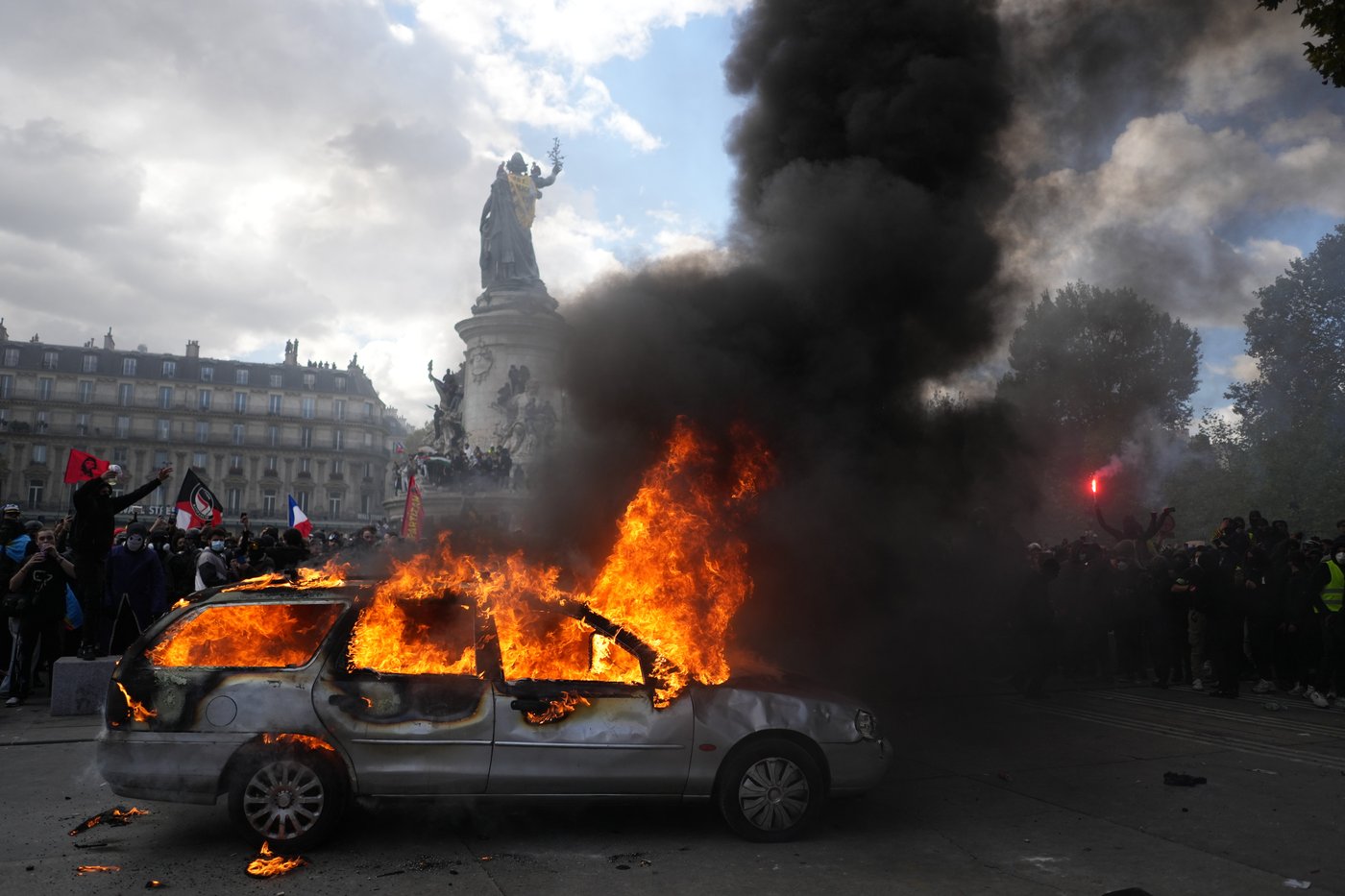 French prime minister calls for limited curfews to curb rioting and looting | iNFOnews.ca French prime minister calls for limited curfews to curb rioting and looting | iNFOnews.ca