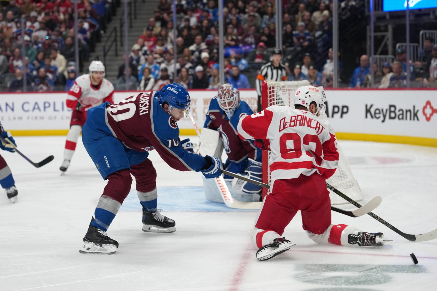 Gibson and Raymond power Red Wings to a 2-0 victory over the Avalanche | iNFOnews.ca