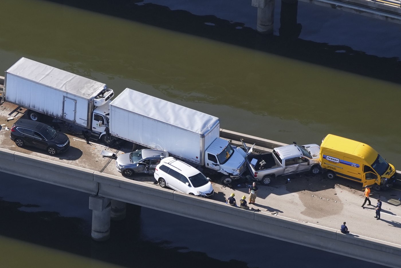 Car crashes in foggy weather injure 33 people and force bridge near New Orleans to close for hours | iNFOnews.ca