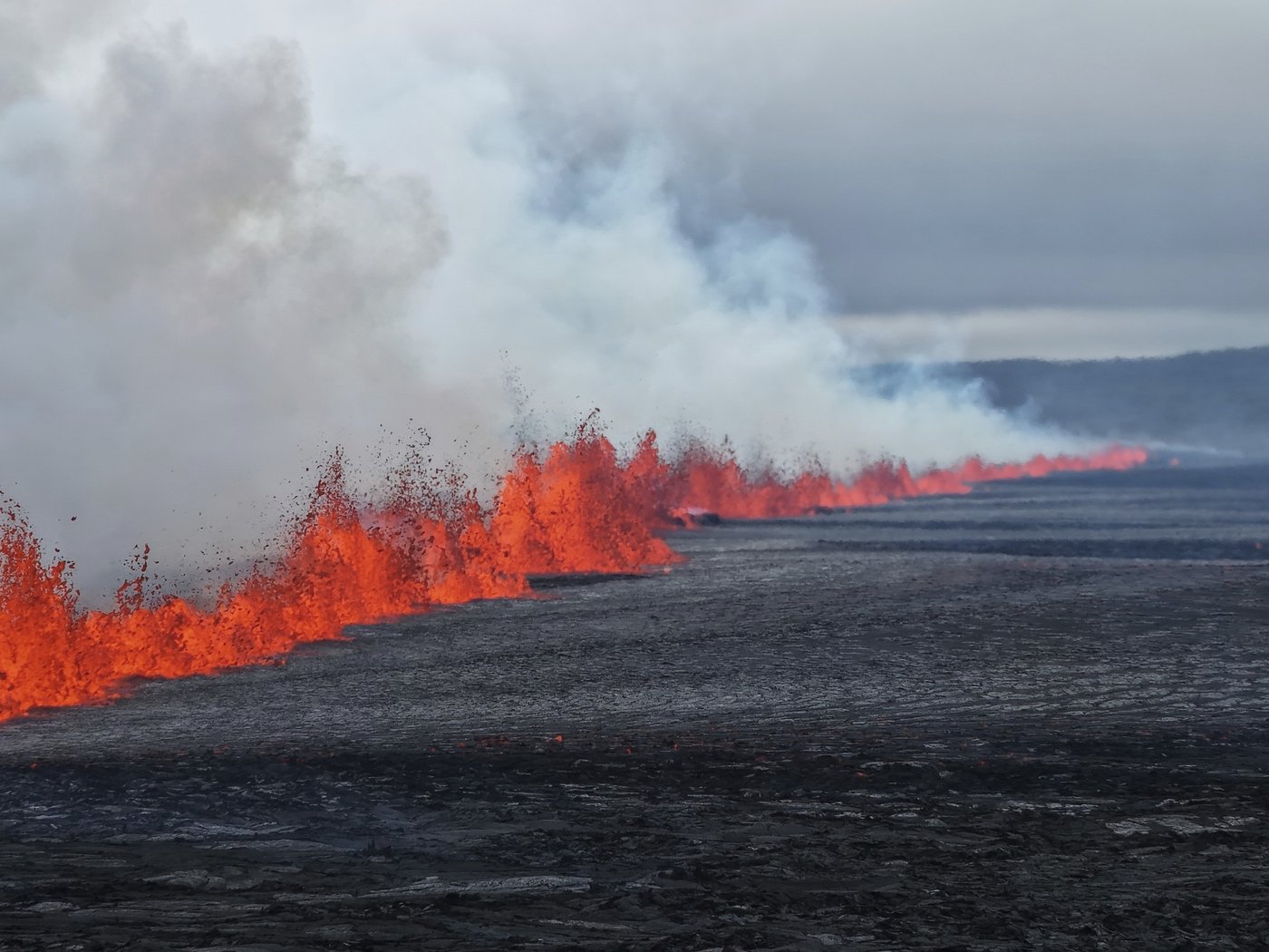 Iceland volcano eruption forces evacuation of town and iconic geothermal spa | iNFOnews.ca