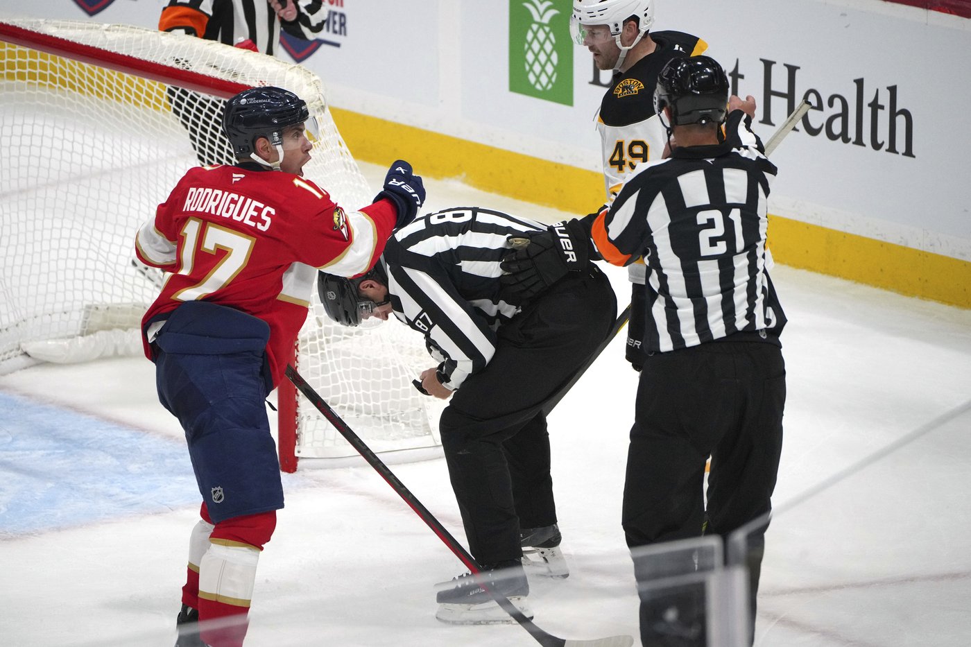 Bennett scores twice, Panthers open their title defense by getting past rival Bruins 6-4 | iNFOnews.ca