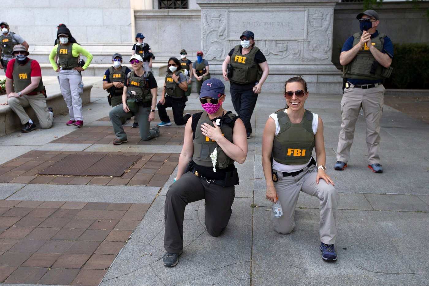 12 FBI agents fired for kneeling during racial justice protest sue to get their jobs back | iNFOnews.ca