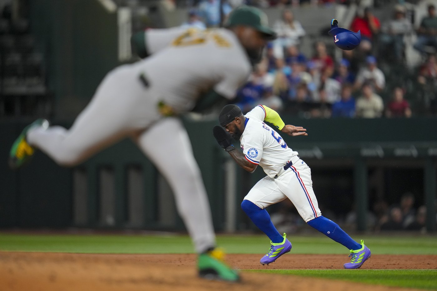Athletics bust out in 9th with 2-run homer by Rooker and grand slam by Butler, beat Rangers 7-1 | iNFOnews.ca