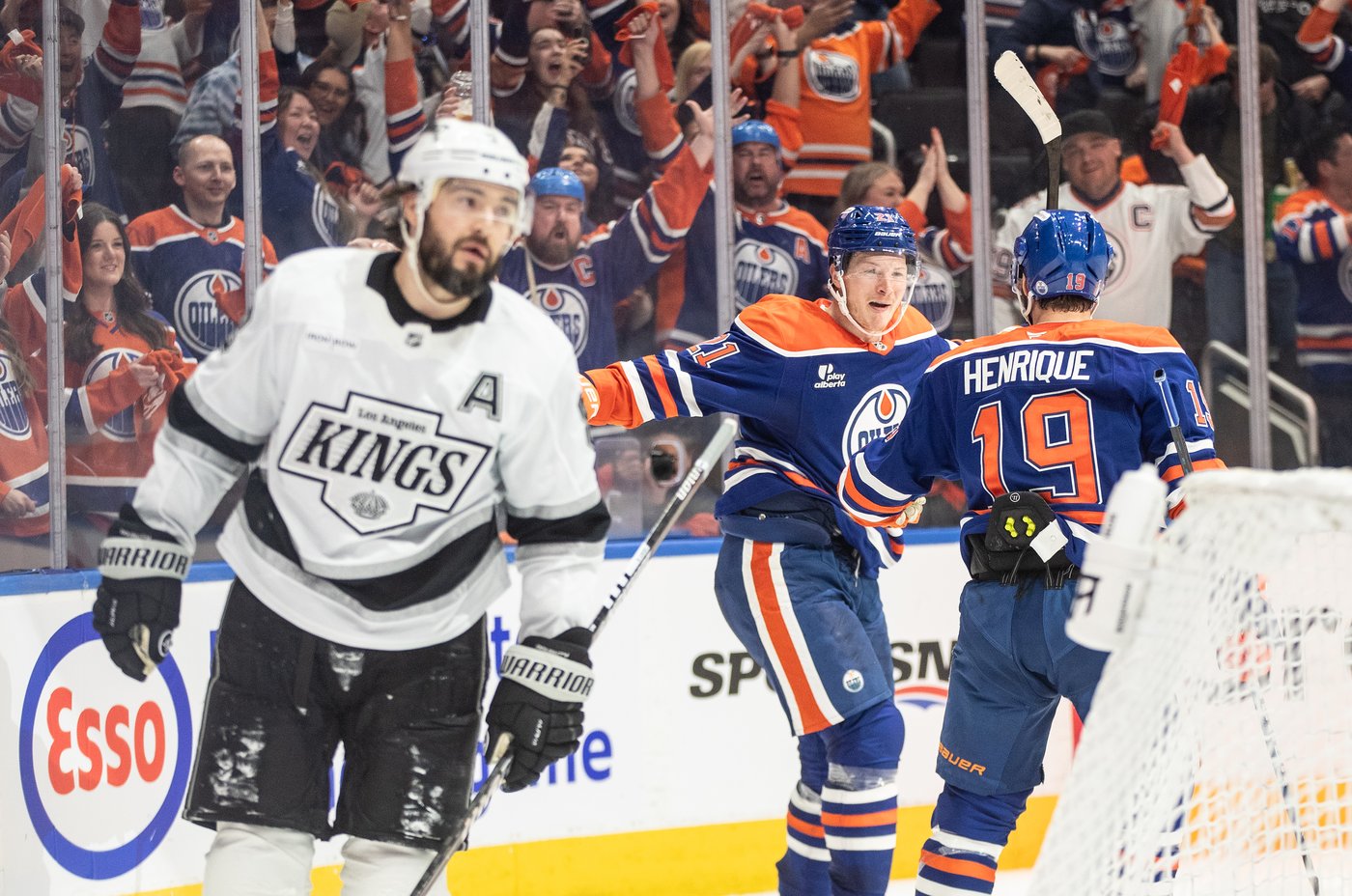 Oilers top Kings 6-4 to advance to second round of NHL playoffs | iNFOnews.ca