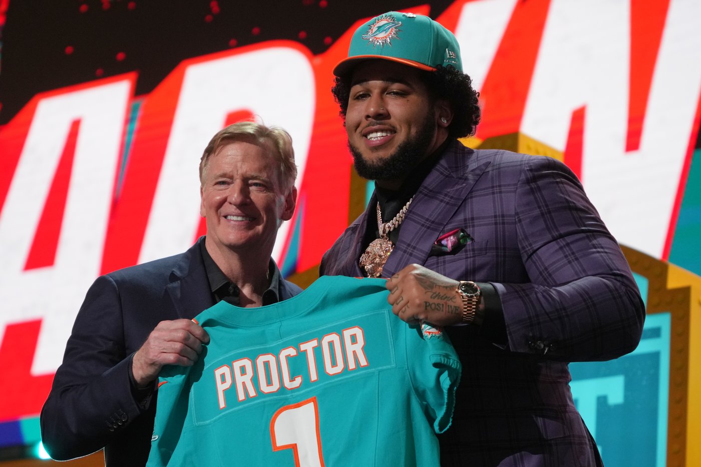 Dolphins' new coach and GM bet big on toughness in the NFL draft | iNFOnews.ca