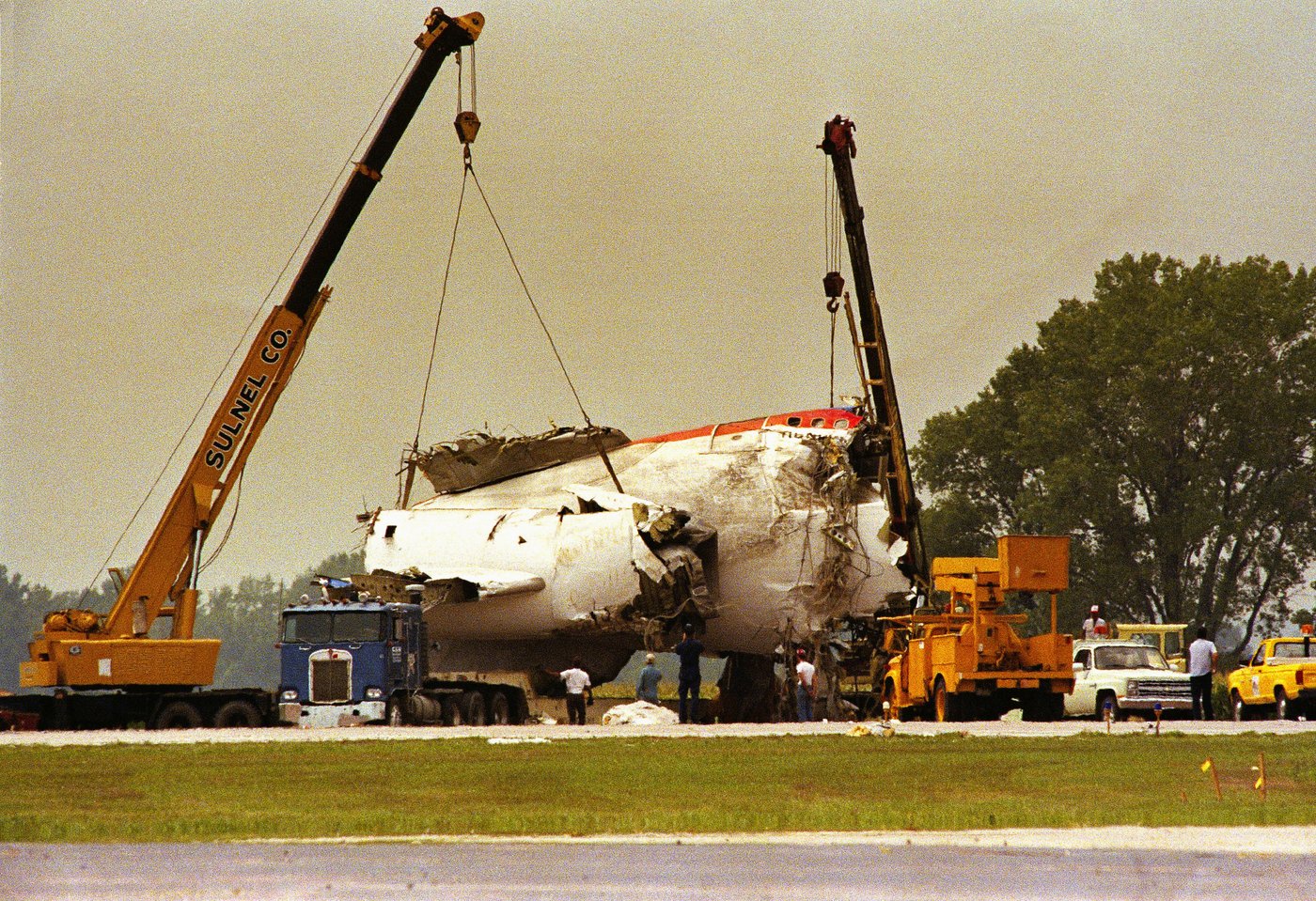 Survivors of past air disasters offer support after Toronto crash | iNFOnews.ca