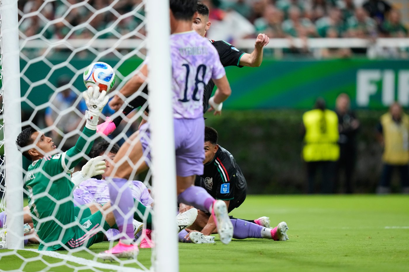 Mexico becomes first country to reach knockout stage of World Cup, beating South Korea 1-0 | iNFOnews.ca Mexico becomes first country to reach knockout stage of World Cup, beating South Korea 1-0 | iNFOnews.ca