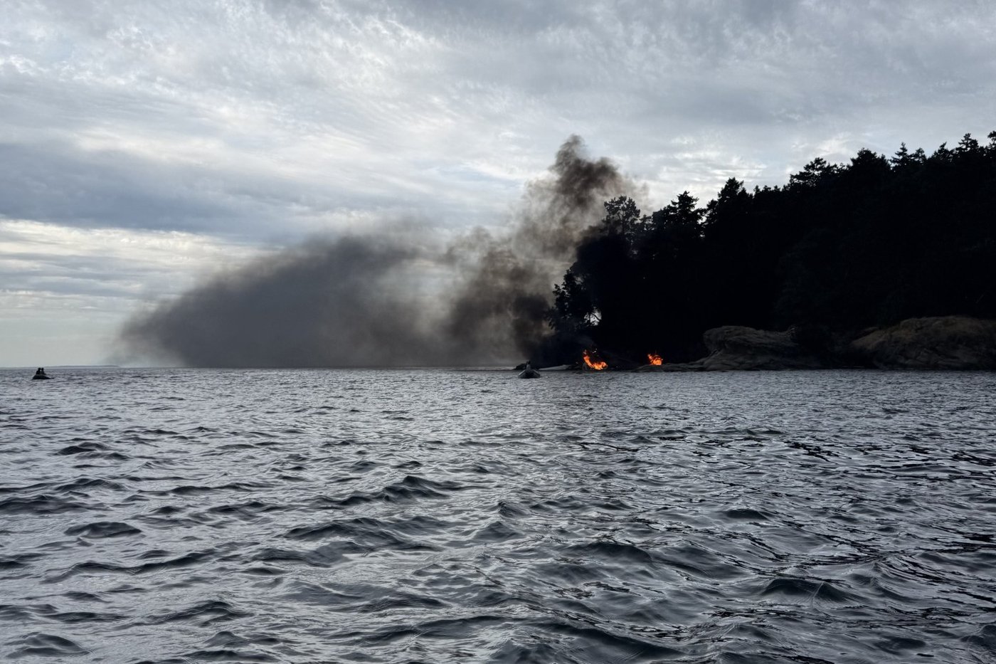 A float plane changed course to avoid a storm before crashing on a Washington island, injuring 11 | iNFOnews.ca