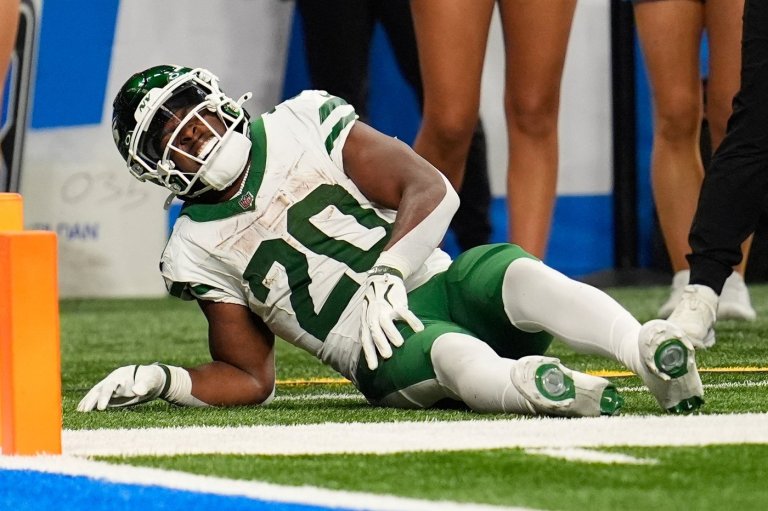 Jets running back Breece Hall is week to week with a quadriceps injury, 4 others also sitting out | iNFOnews.ca