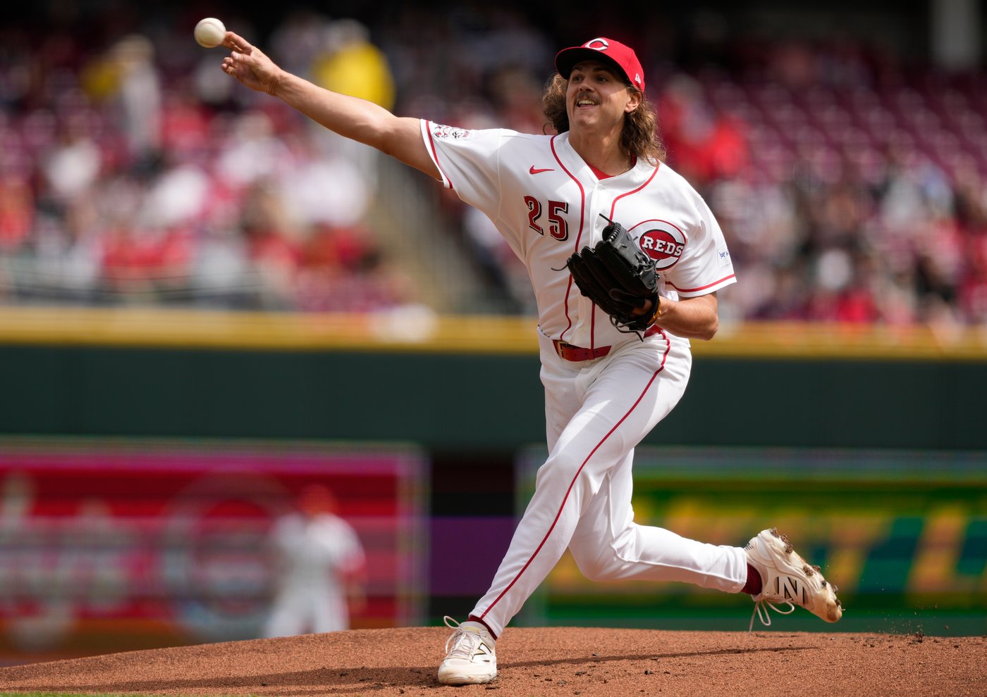 Eugenio Suarez hits a 3-run homer and Reds beat Red Sox 3-2 to win season-opening series | iNFOnews.ca Eugenio Suarez hits a 3-run homer and Reds beat Red Sox 3-2 to win season-opening series | iNFOnews.ca