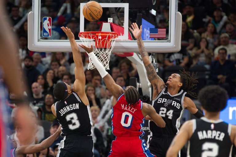 Spurs beat 76ers 115-102 after losing Wembanyama to left rib contusion | iNFOnews.ca
