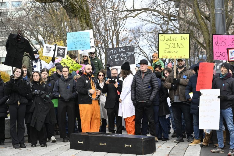 Quebec family doctors voting on new deal after province backtracks on reforms | iNFOnews.ca