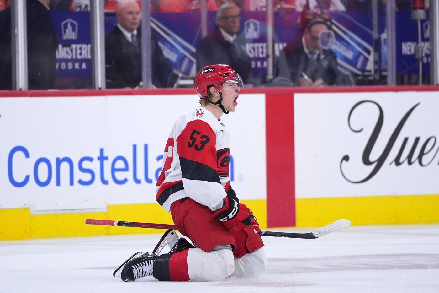 Hurricanes sweep Flyers 3-2 in OT, advance to Eastern Conference finals | iNFOnews.ca