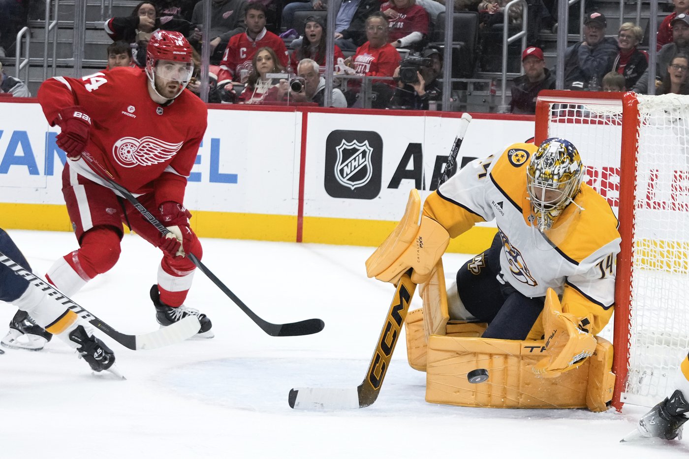 Cam Talbot has 41 saves in 32nd career shutout as Red Wings beat Predators 3-0. | iNFOnews.ca