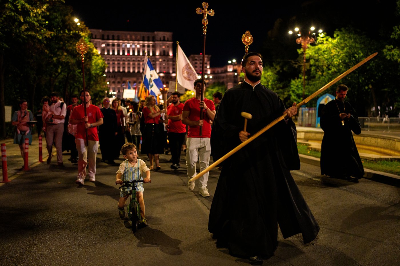 Photos of young Orthodox Christians taking part in a lights procession in Romania’s capital | iNFOnews.ca