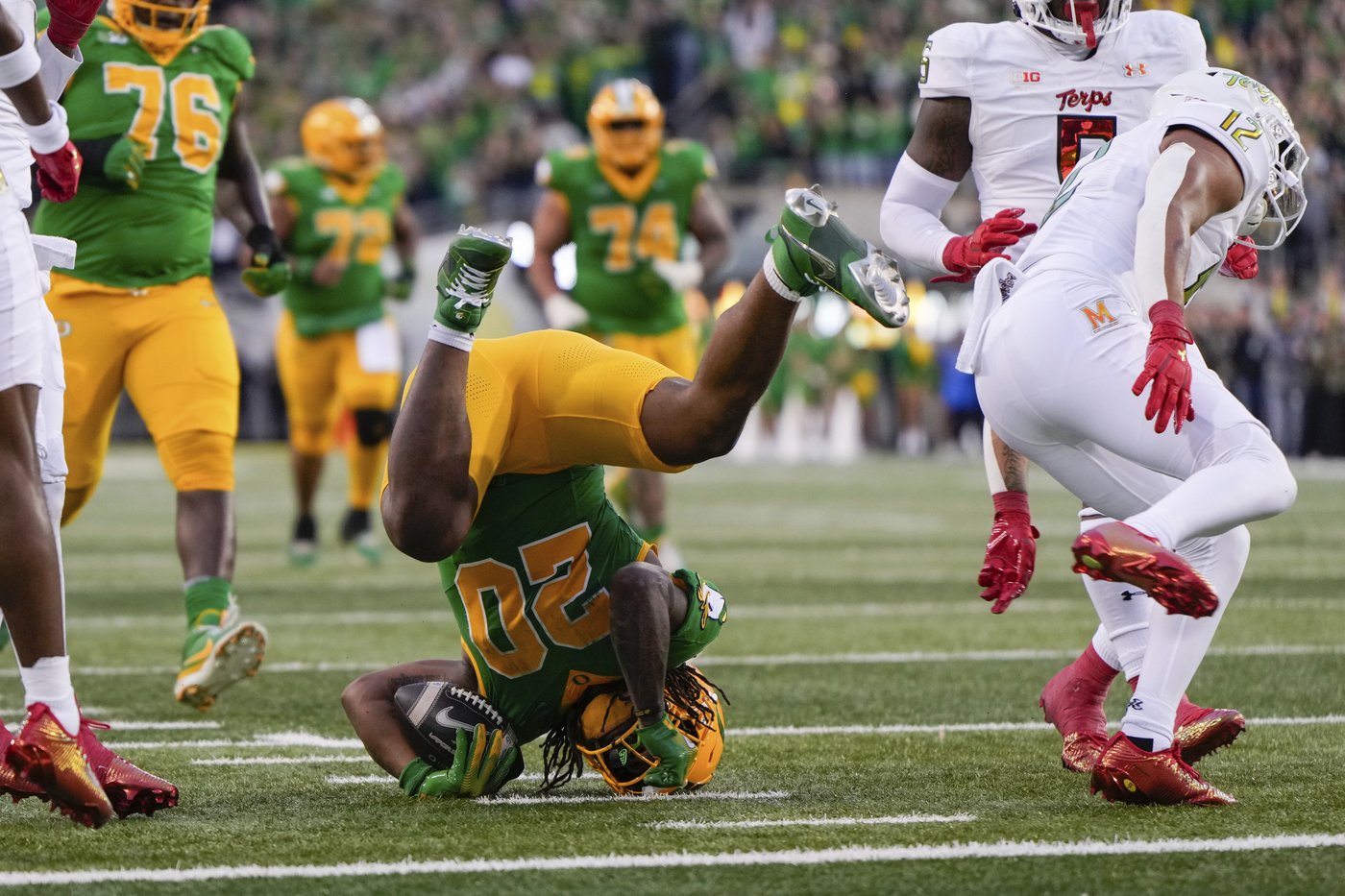 Gabriel breaks NCAA total TDs record and No. 1 Oregon downs Maryland 39-18 | iNFOnews.ca