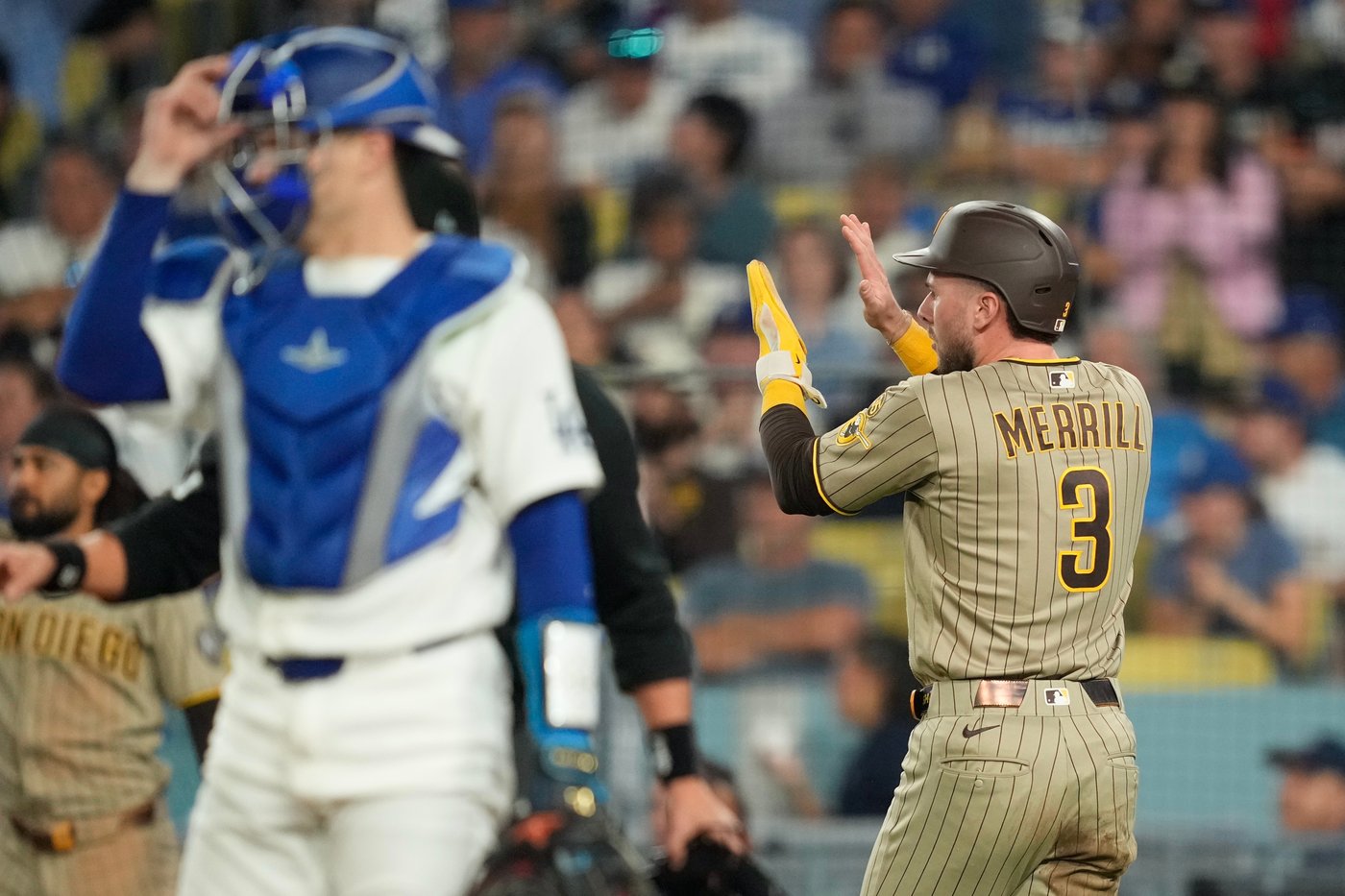 Padres beat Dodgers 4-2 to clinch a franchise-record 3rd straight postseason berth | iNFOnews.ca