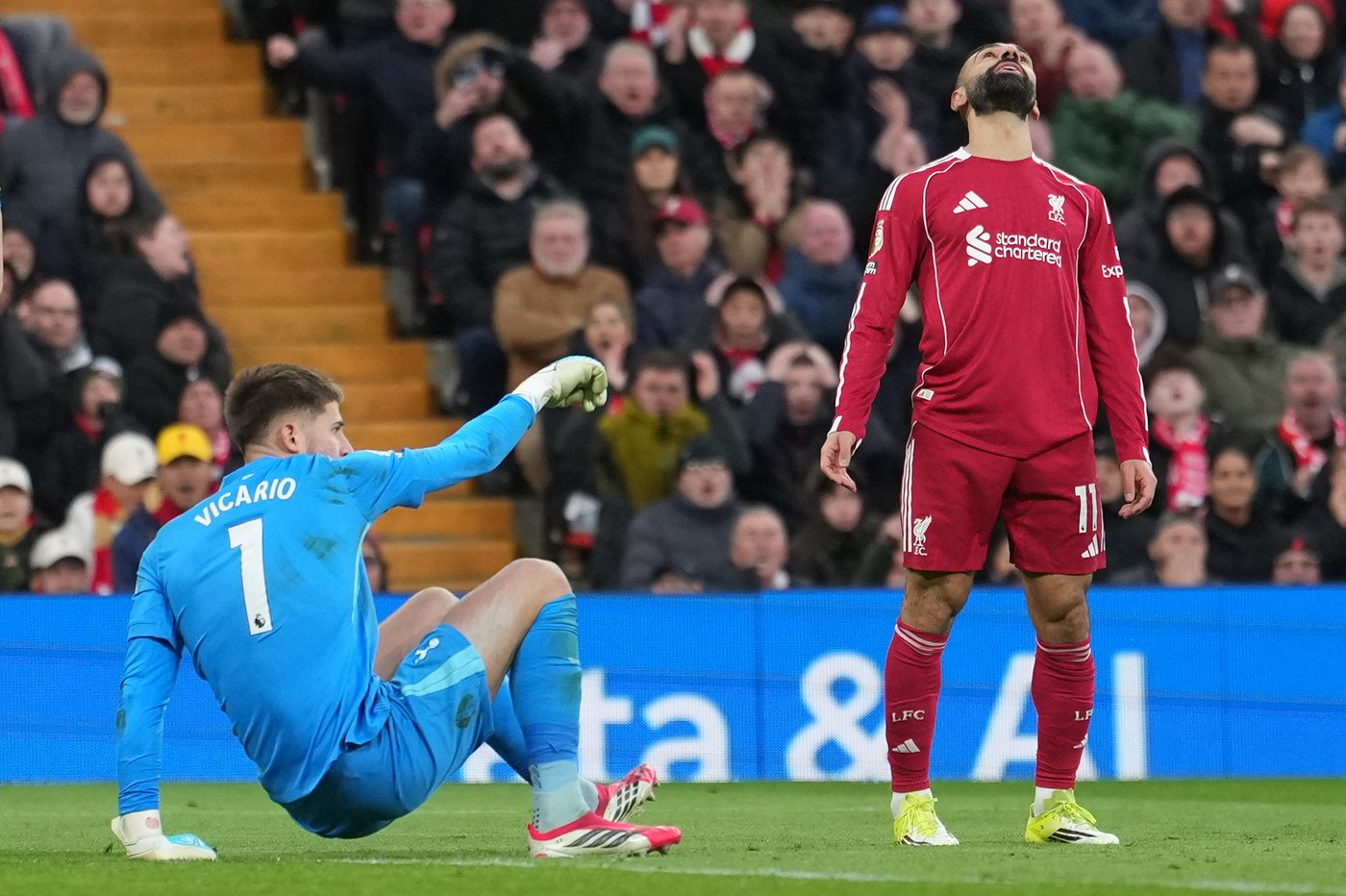 Bruno Fernandes nears assists record as Man United beats Aston Villa 3-1, Liverpool held by Spurs | iNFOnews.ca