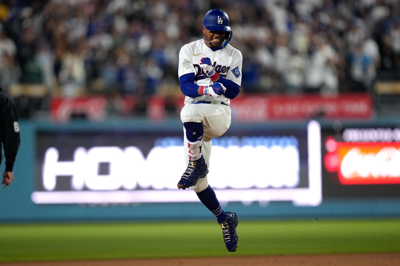 Tucker’s 8th-inning single lifts Dodgers past Diamondbacks 5-4 on World Series ring night | iNFOnews.ca