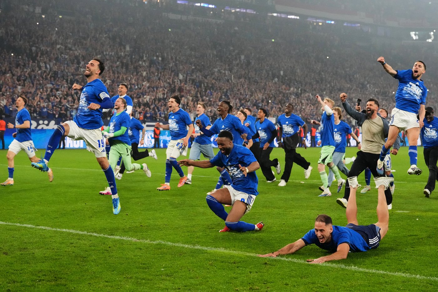Schalke seals promotion back to the Bundesliga after 3 seasons away | iNFOnews.ca