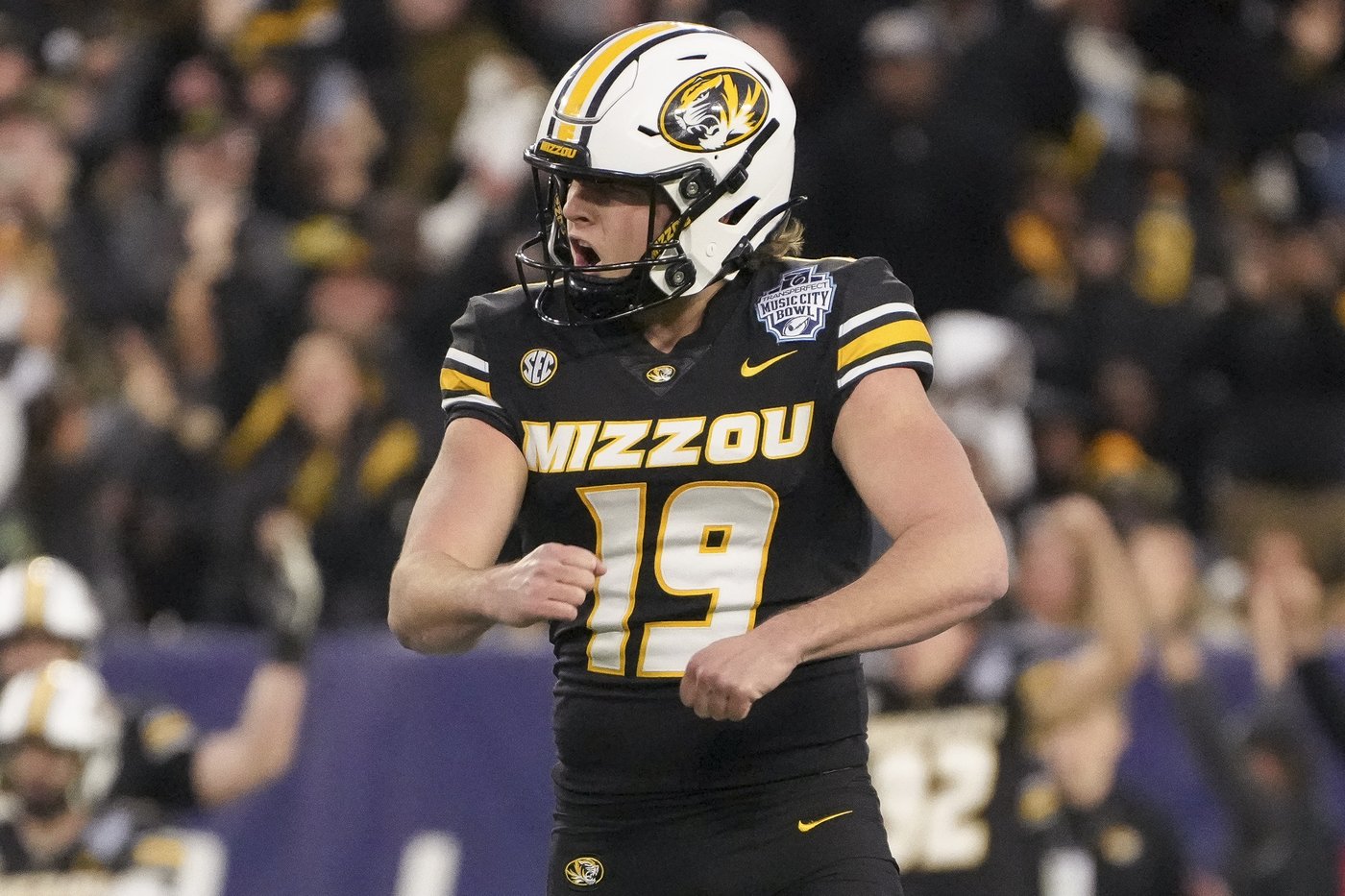 No. 23 Missouri rallies from 10 down, beats Iowa 27-24 in the Music City Bowl | iNFOnews.ca No. 23 Missouri rallies from 10 down, beats Iowa 27-24 in the Music City Bowl | iNFOnews.ca