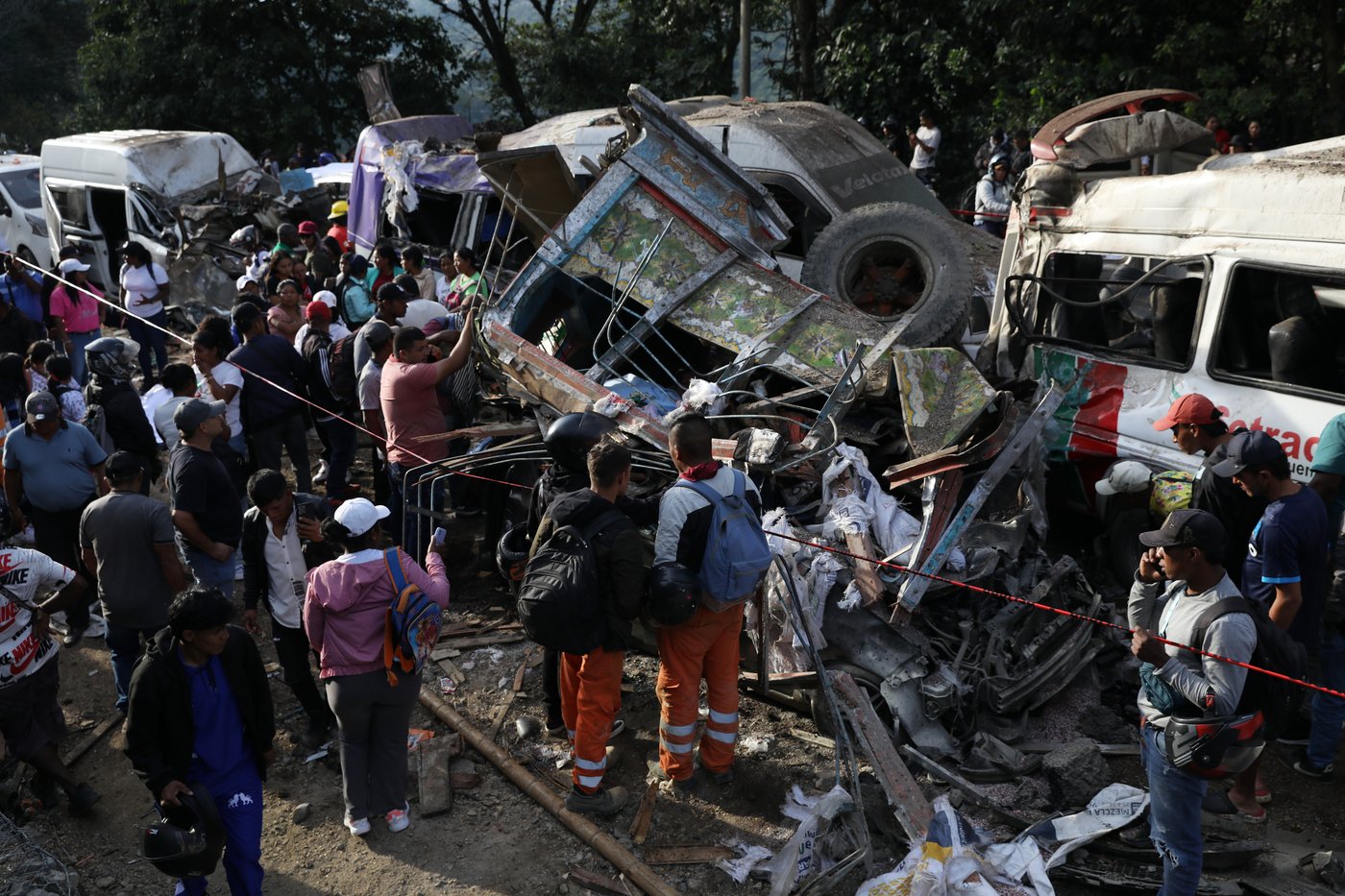 An explosive device kills 13 and injures 38 on a bus in southwestern Colombia as violence persists | iNFOnews.ca