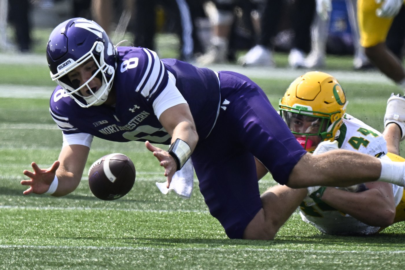 No. 4 Oregon cruises past Northwestern 34-14 | iNFOnews.ca