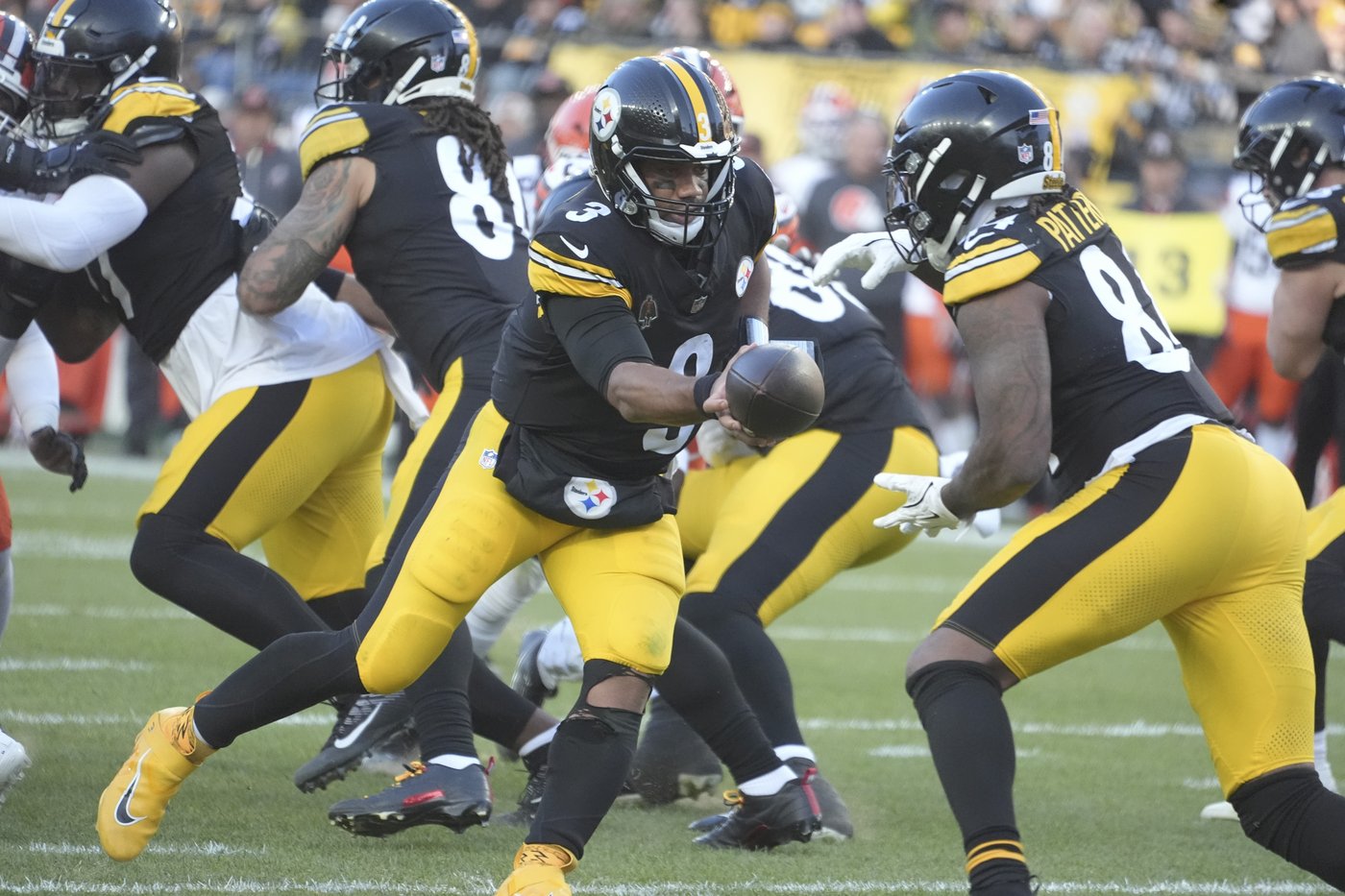 Eagles try to cast aside perceived Hurts-Brown relationship issues ahead of Steelers showdown | iNFOnews.ca