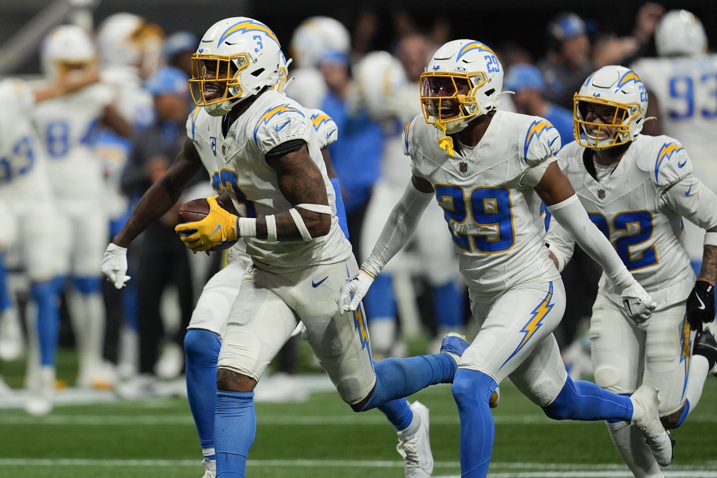 Still makes 2 picks, returns one for TD as Chargers hand Falcons third straight loss, 17-13 | iNFOnews.ca