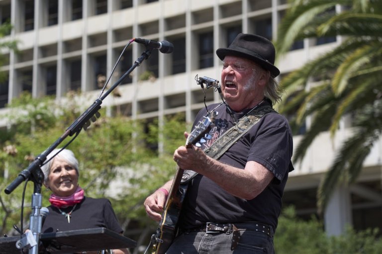 Canadian stars to align for unofficial Neil Young 80th birthday fundraiser concert | iNFOnews.ca