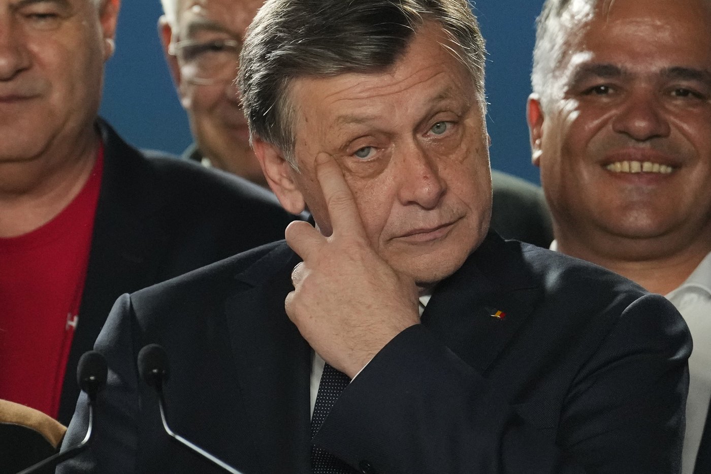 Romania's hard-right candidate will face a pro-EU reformist in presidential runoff | iNFOnews.ca