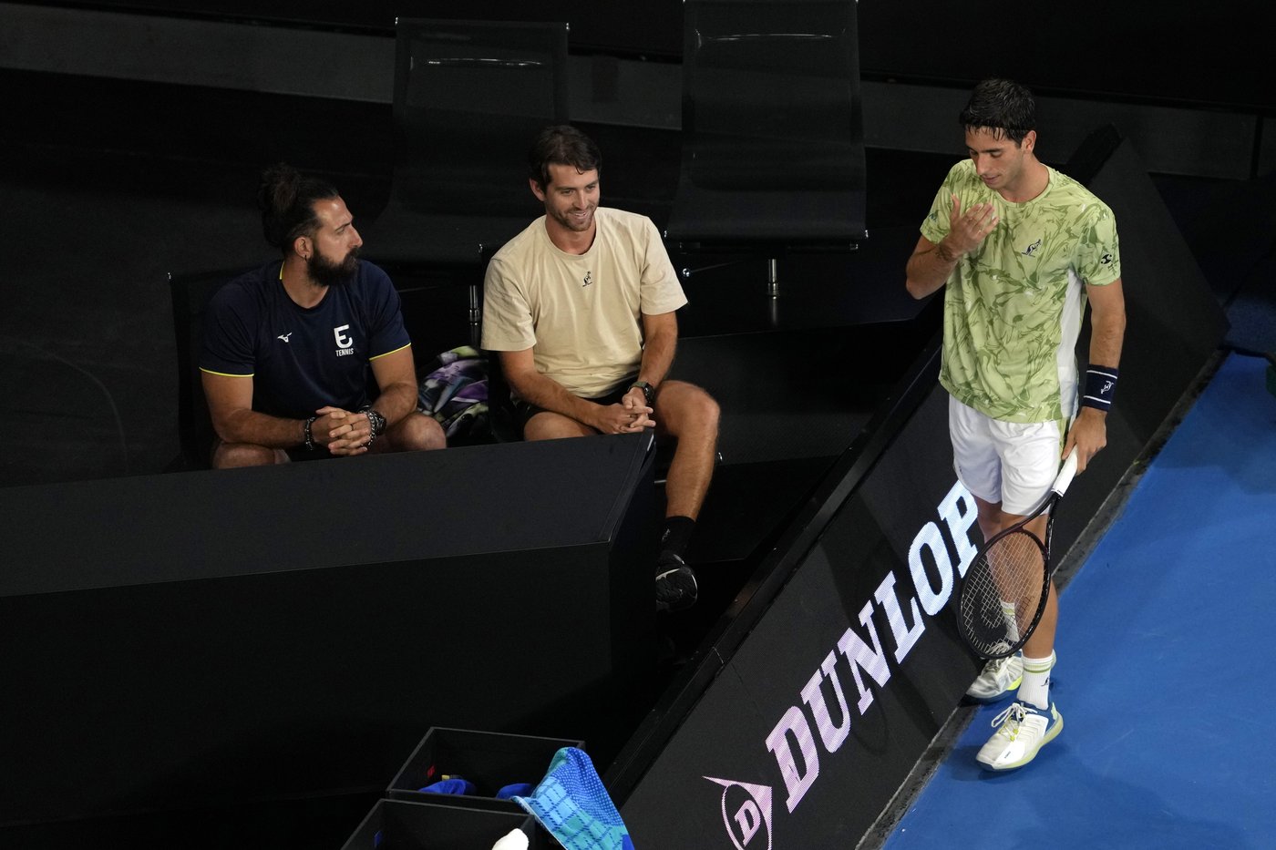 Novak Djokovic and Andy Murray chatted mid-match thanks to the new Australian Open coaches' box | iNFOnews.ca Novak Djokovic and Andy Murray chatted mid-match thanks to the new Australian Open coaches' box | iNFOnews.ca