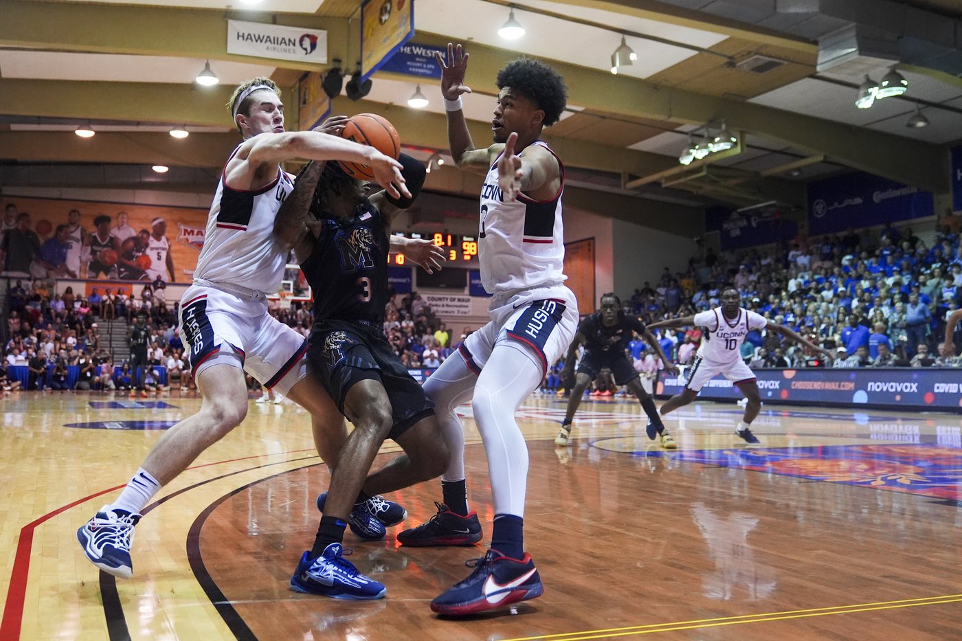 Maui Invitational opens with an upset as Memphis beats No. 2 UConn 99-97 in OT | iNFOnews.ca Maui Invitational opens with an upset as Memphis beats No. 2 UConn 99-97 in OT | iNFOnews.ca