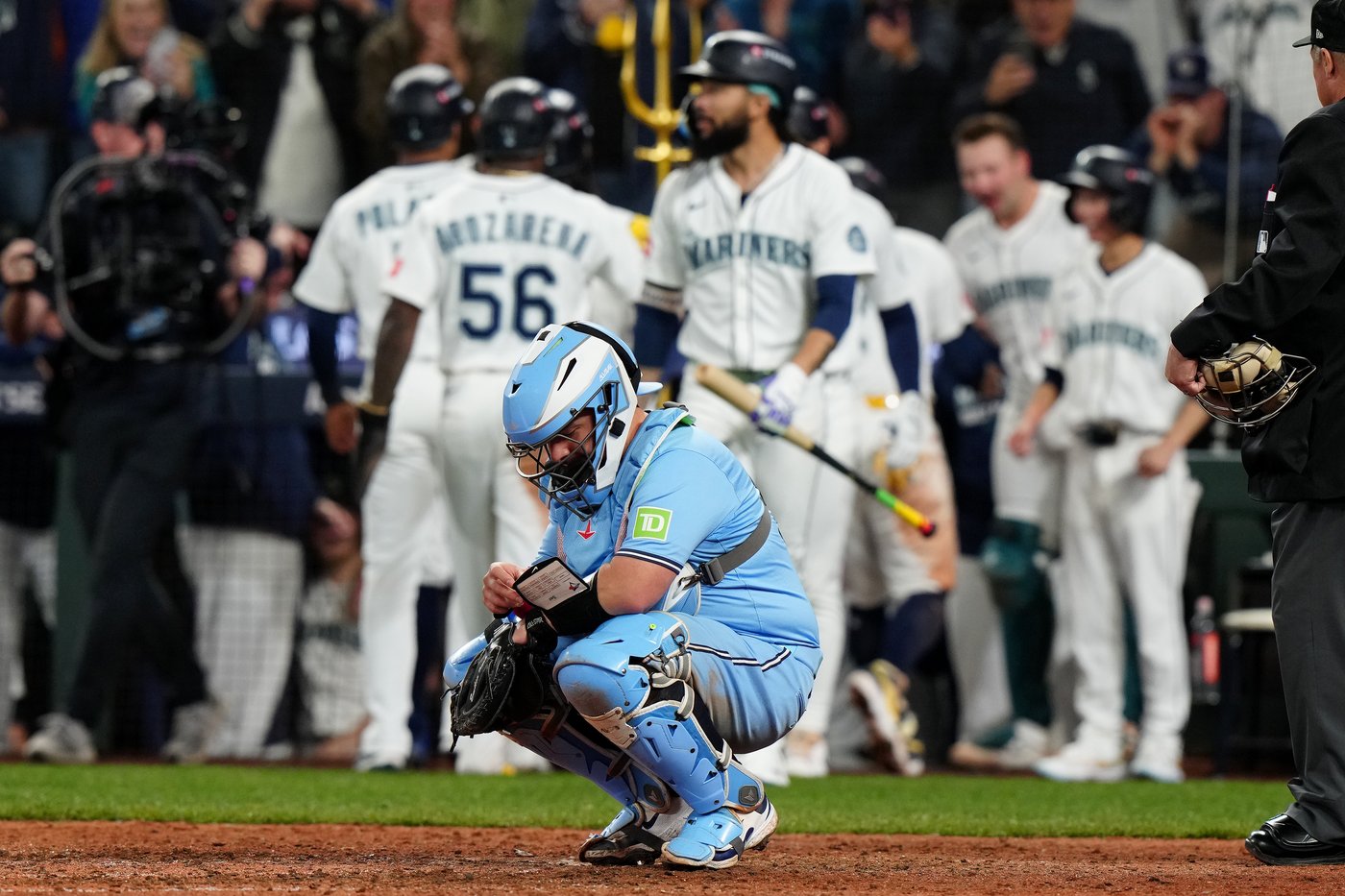 Photo Gallery: Mariners take 3-2 lead in ALCS with 6-2 win in Game 5 | iNFOnews.ca