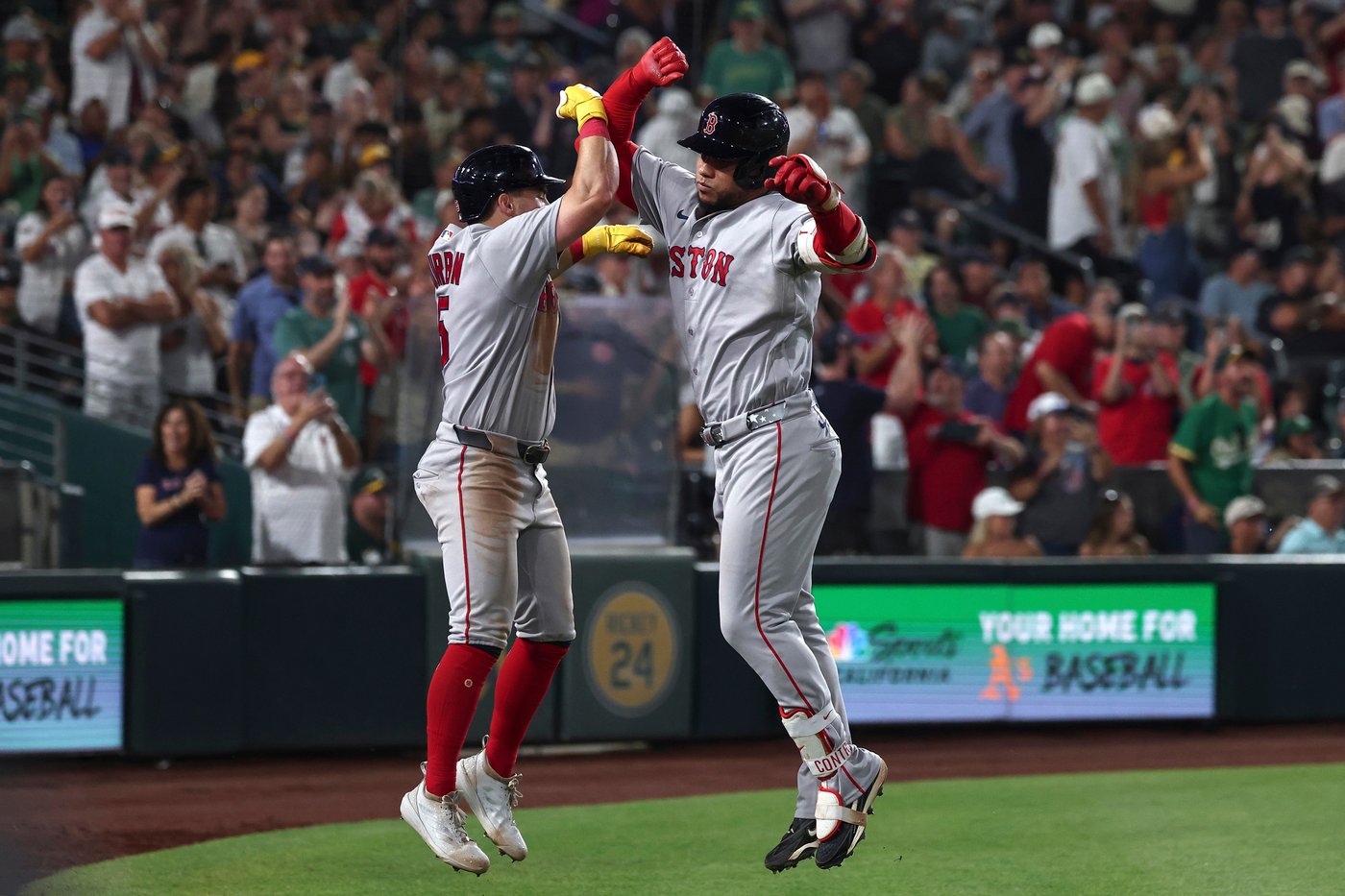 Red Sox hit back-to-back HRs in 8th to beat A's 5-4 | iNFOnews.ca Red Sox hit back-to-back HRs in 8th to beat A's 5-4 | iNFOnews.ca