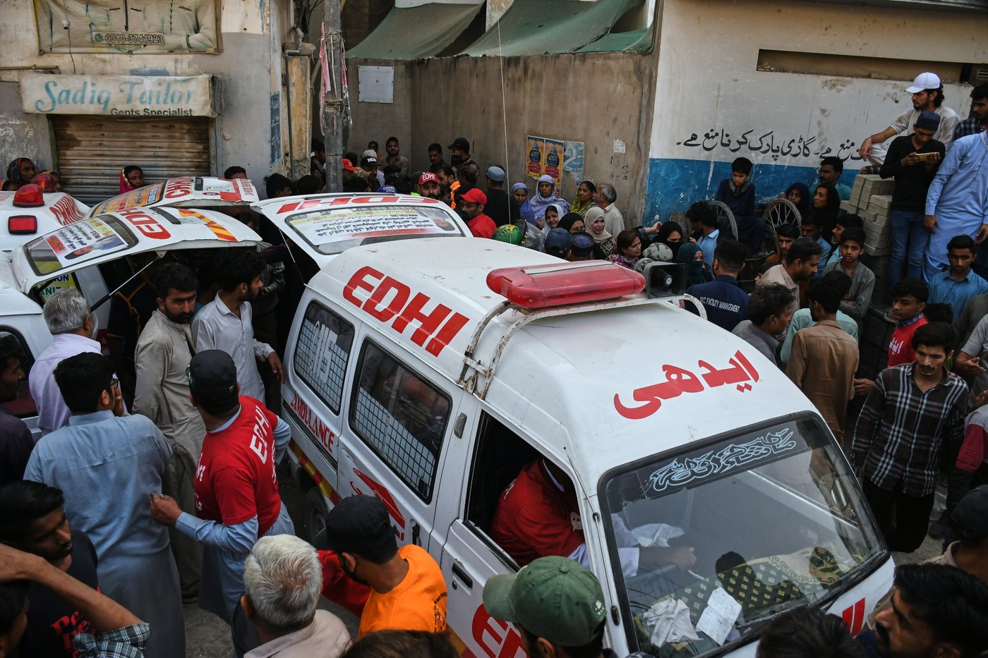 Gas explosion kills 16 after apartment building partially collapsed in southern Pakistan | iNFOnews.ca Gas explosion kills 16 after apartment building partially collapsed in southern Pakistan | iNFOnews.ca