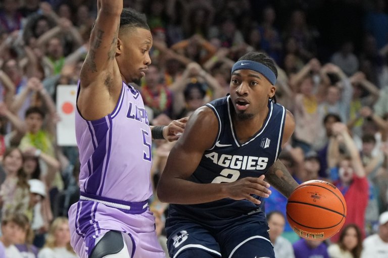 Williams and Moore score 20 points each, Grand Canyon knocks off No. 23 Utah State 84-74 | iNFOnews.ca