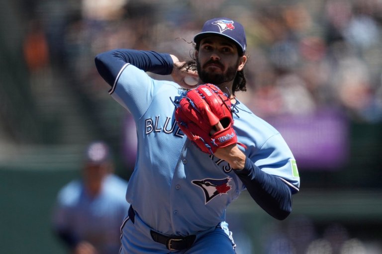 Blue Jays' Dylan Cease works 6 no-hit innings against Giants | iNFOnews.ca