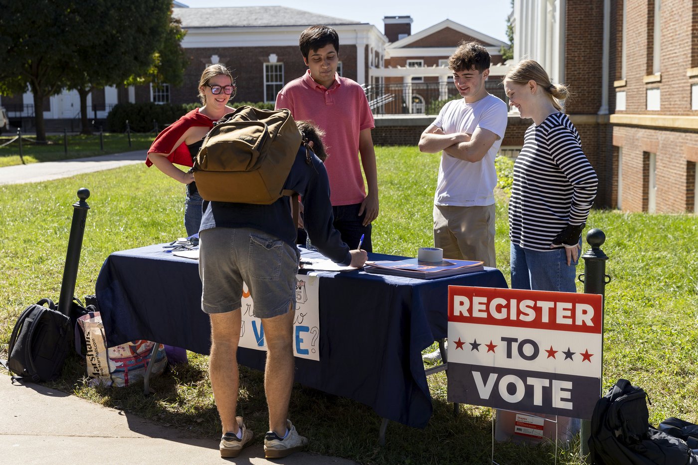 US voters hear a stark message in the presidential race: The country's fate is on the line | iNFOnews.ca
