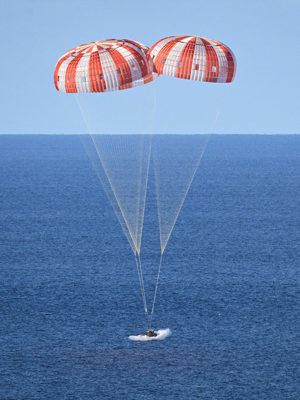 See the world in vertical: Top photos by AP photojournalists | iNFOnews.ca